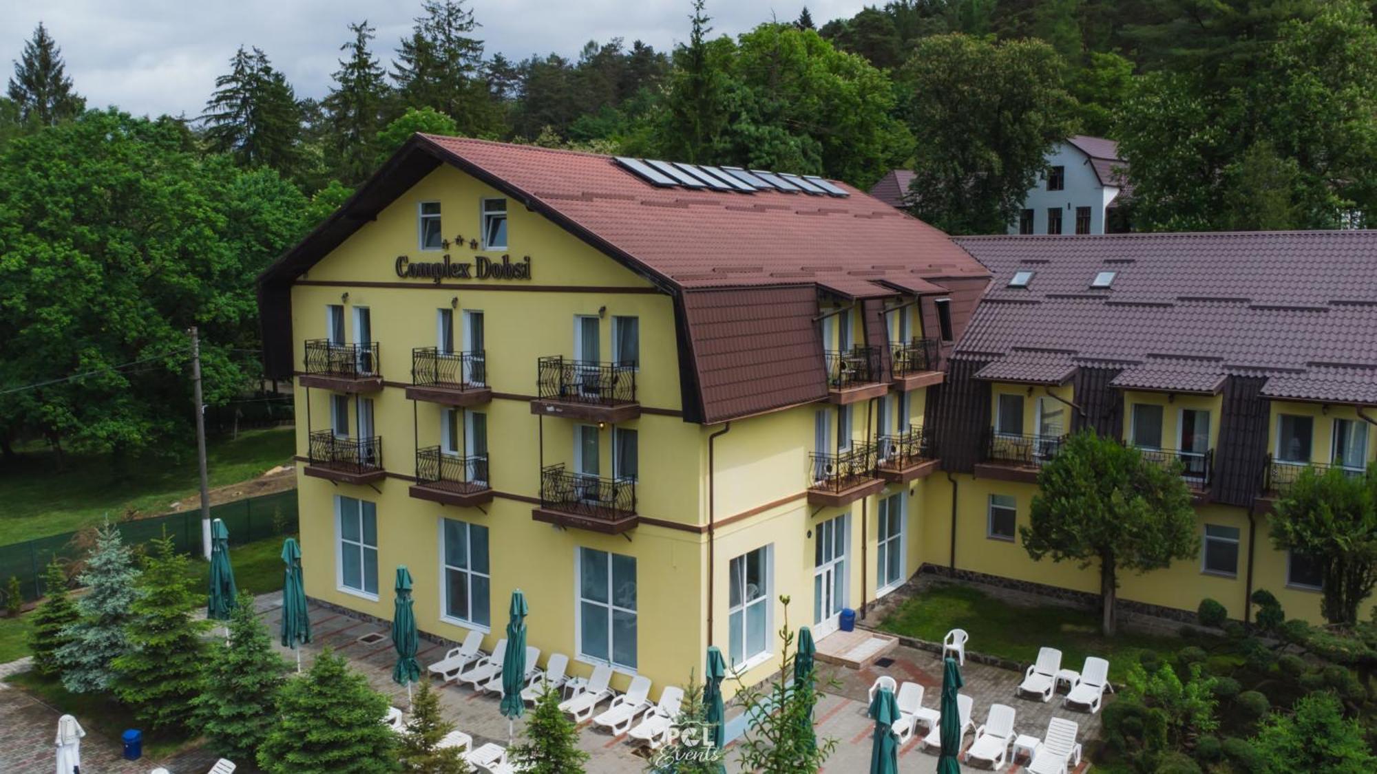 Hotel Dobsi Базна Экстерьер фото